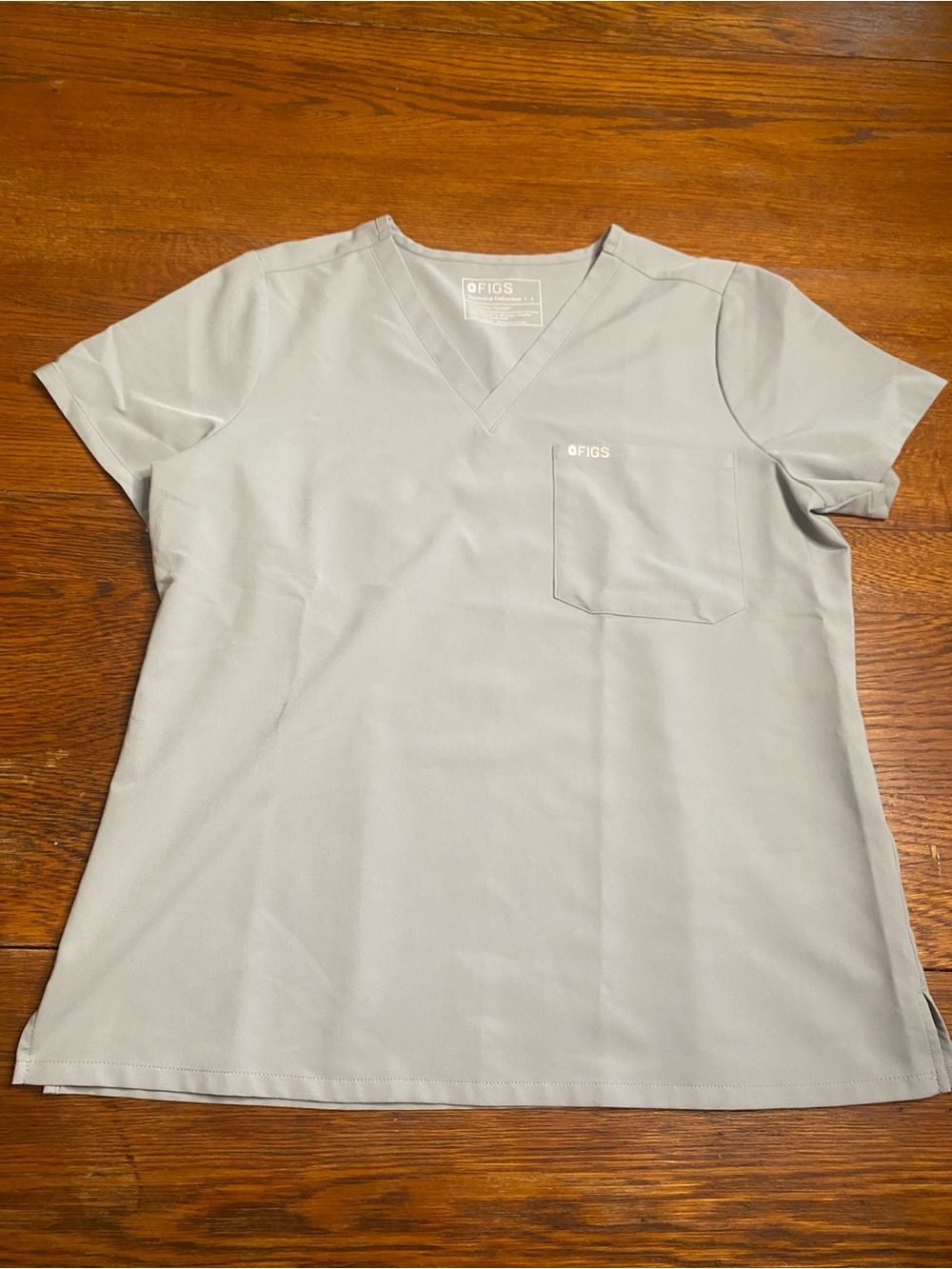 Figs Women's V-Neck Scrub Top in Light Gray (Silver Arrows)